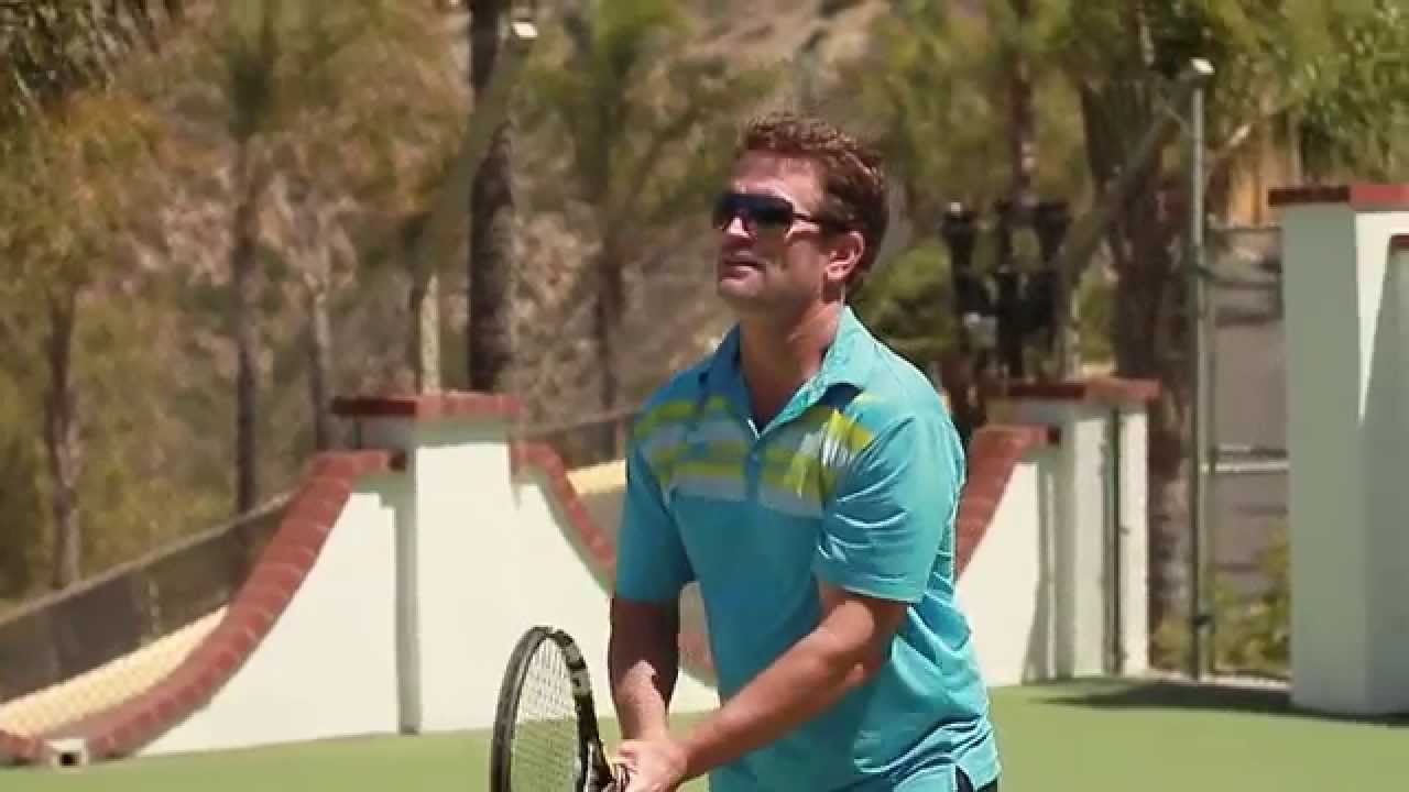 Tennis player preparing to receive the next ball